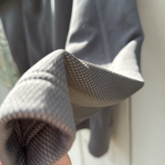 Men’s L Helly Hansen fleece with cool vented accent fabric. - Picture 6 of 7